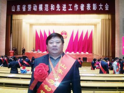 泰安市市長(zhǎng)質(zhì)量獎(jiǎng)獲得者、山東省勞動(dòng)模范康鳳明.jpg